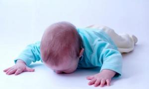 Доктор Комаровський: що робити, якщо немовля впав з ліжка?