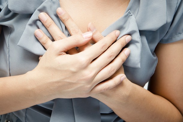 Причини болю в грудях у жінок